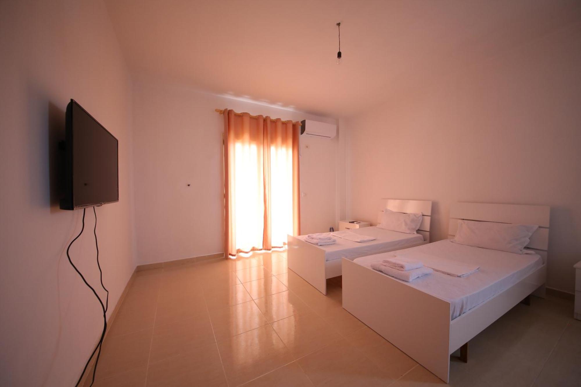 Hotell Andrea Bashuri Divjake